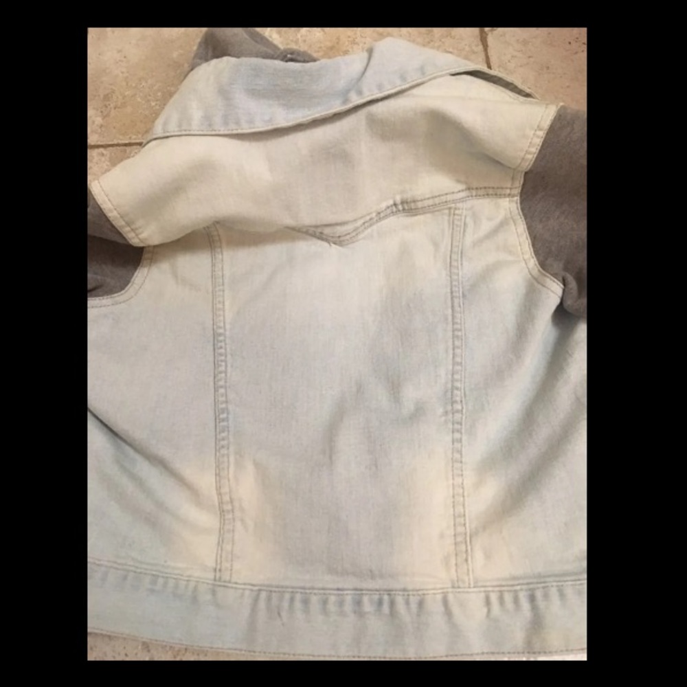 Cropped Jean Jacket - Picture 5 of 5